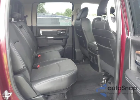 2017 Ram 1500 Laramie 4X4 6'4 Box z USA, uszkodzony, nr VIN 1C6RR7VT5HS774521